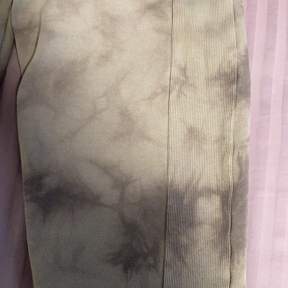 TNA Cropped TieDye Sweatsuit - Picture 5 of 5